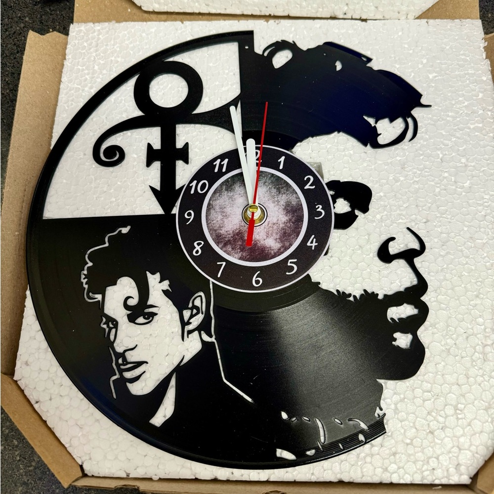 Prince Clock - Picture 4 of 4